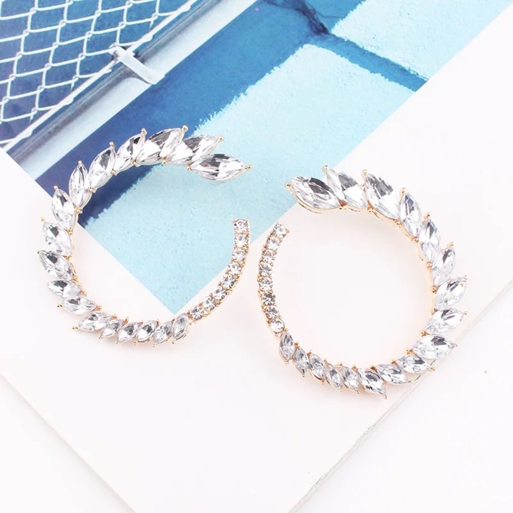 Flower leaf rhinestones earrings